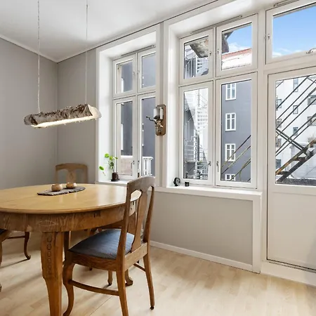 Spacious & Cozy Hideaway With Location 卑爾根