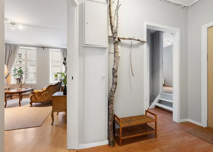 Spacious & Cozy Hideaway With Location Lägenhet *