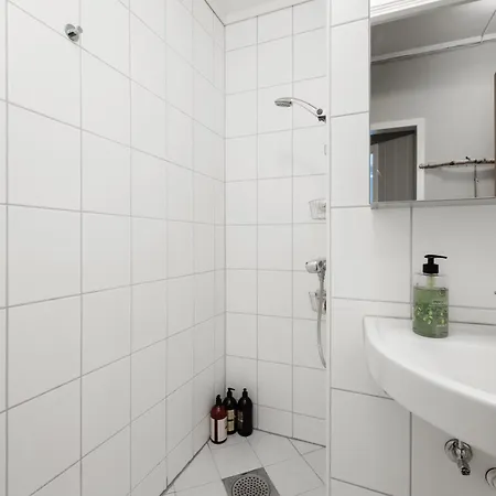 Apartment Spacious & Cozy Hideaway With Location